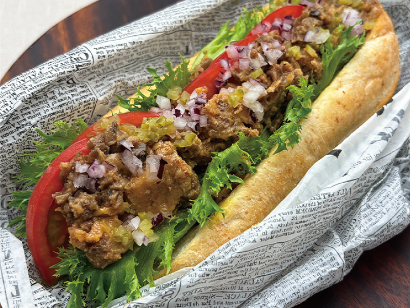 粗挽きミートとマッシュルームのバゲットサンド