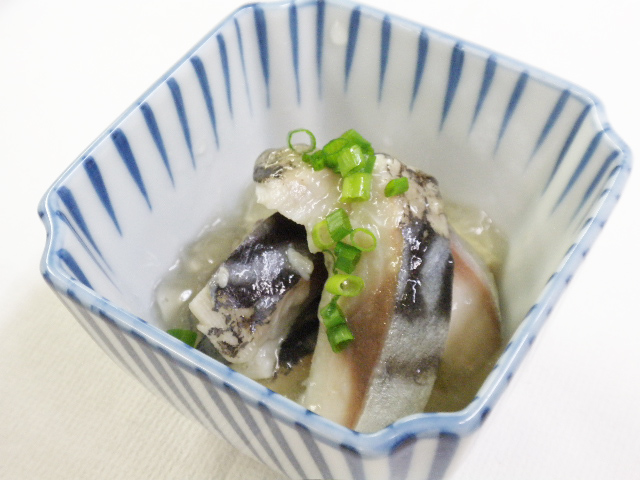 しめ鯖トマトジュレ和え
